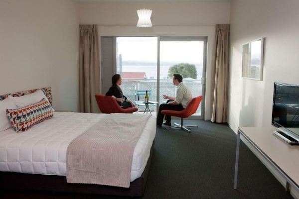 Navigate Seaside Hotel (Westshore)